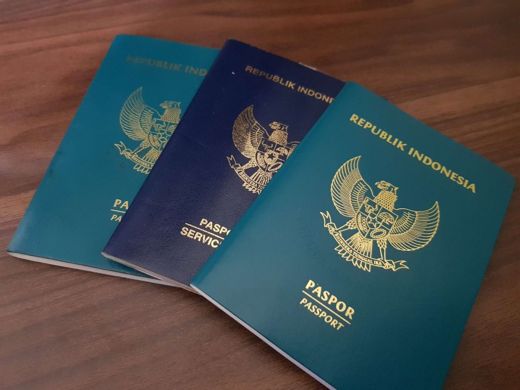 Perbedaan Visa dan Paspor