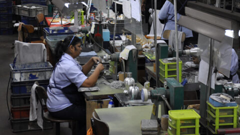 gaji kerja di pabrik malaysia