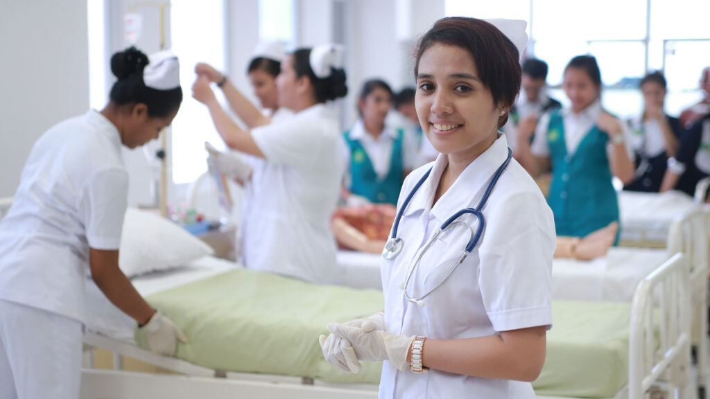 gaji perawat di Singapura