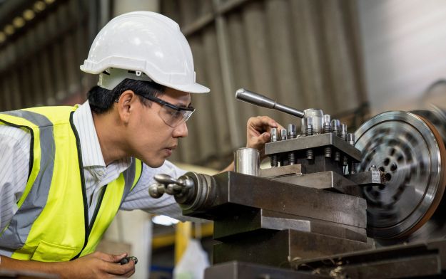 gaji insinyur mesin di London