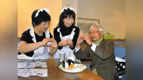 gaji pelayan restoran di Jepang