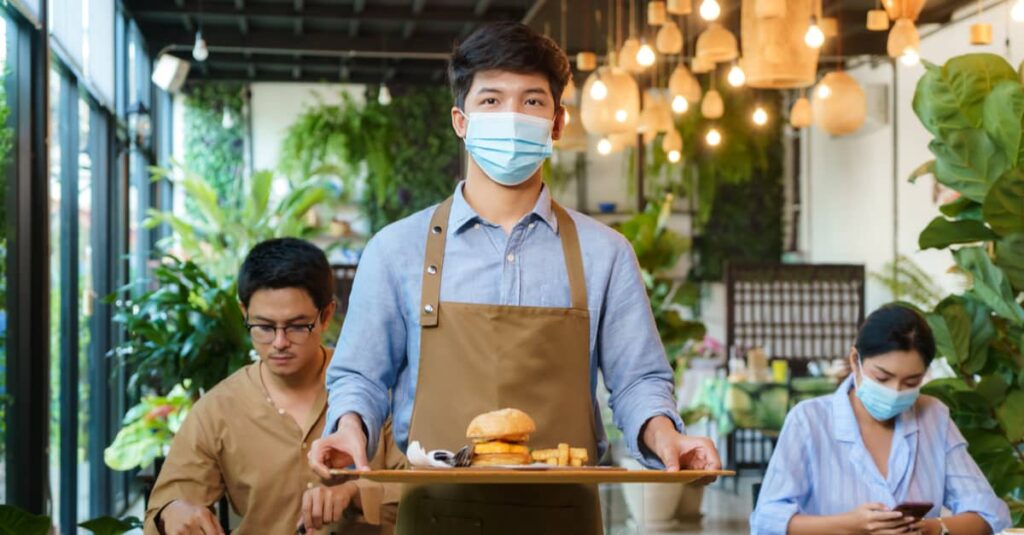 gaji pelayan restoran di Singapura