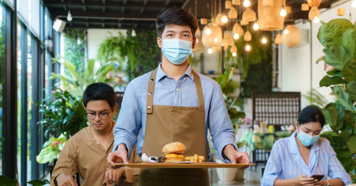 gaji pelayan restoran di Singapura